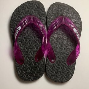 Brand newLocal’s brand slipper/flip flops Size 10